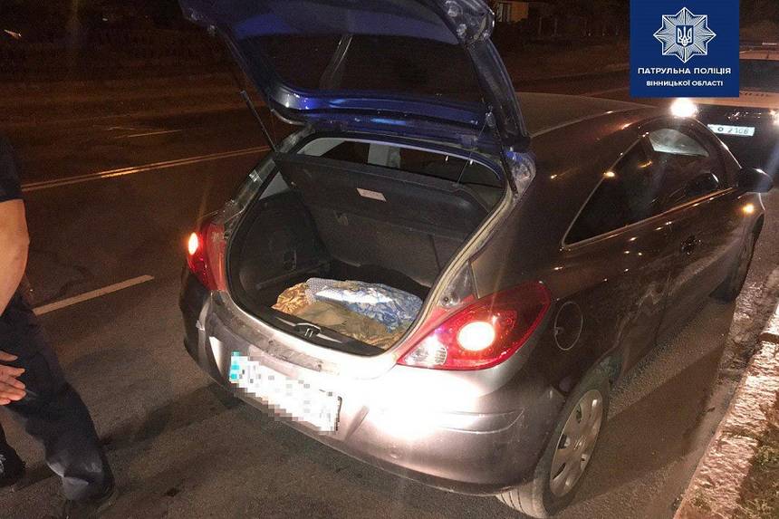Новини Вінниці / Із кастетом та «під кайфом» їздив серед ночі Вінницею водій «Опеля»: патрульні склали протокол (ФОТО)