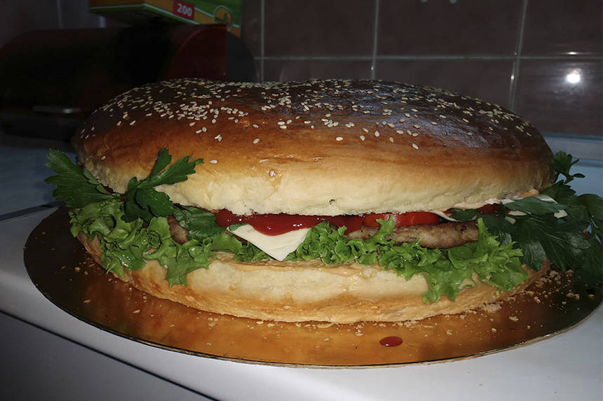 Новини Вінниці / Рекордний гамбургер зробили вінницькі школярі (ФОТО)