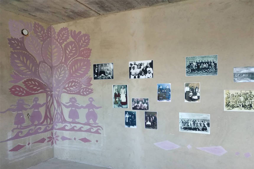 На Вінниччині на честь 30-річчя недобудови селяни влаштували перфоменс: бажають мати нову школу (ФОТО, ВІДЕО) / Новости Винницы и области / Інформаційний портал На Париже Новини Вінниці / На Вінниччині на честь 30-річчя недобудови селяни влаштували перфоменс: бажають мати нову школу (ФОТО, ВІДЕО)