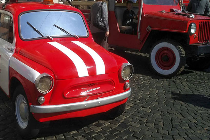 Біля вінницького музею моделей транспорту оселився пожежний «Запорожець» (ФОТО) / Новости Винницы и области / Інформаційний портал На Париже Новини Вінниці / Біля вінницького музею моделей транспорту оселився пожежний «Запорожець» (ФОТО)