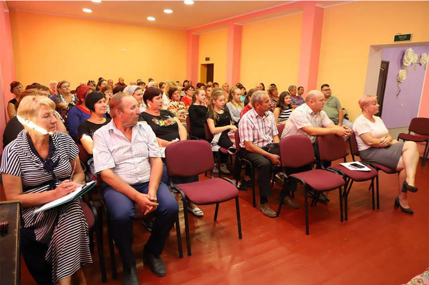 Новини Вінниці / Шли до лікаря, а потрапили до депутата. На Вінниччині сільська амбулаторія переїхала у сільраду