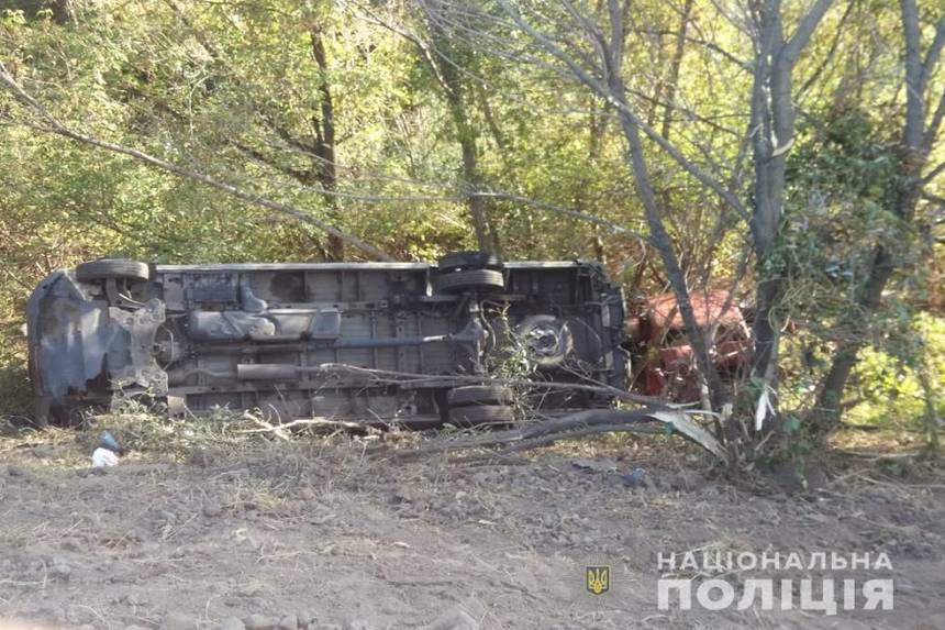 Новини Вінниці / Три автівки та рейсовий автобус протаранила вантажівка на Вінниччині: госпіталізовано четверо людей (ФОТО)