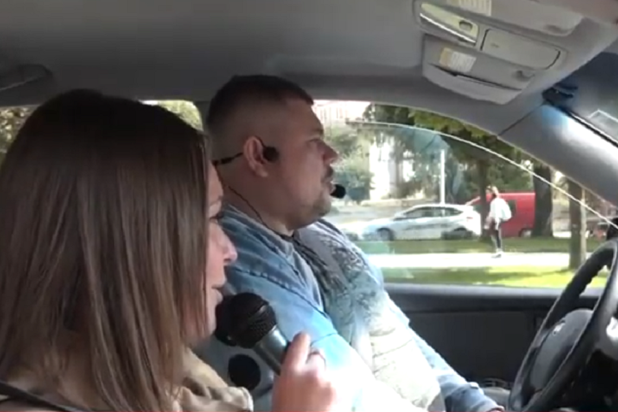 Новини Вінниці / Караоке-таксі з’явилось у Вінниці: якщо пасажир вразить водія співом, проїдеться безплатно (ВІДЕО)