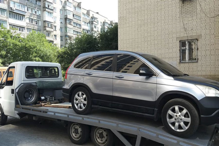 Новини Вінниці / Поліцейський скандал у Вінниці: офіцер і бізнесмен почергово викрадають один у одного «Хонду»