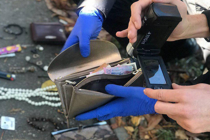 У Вінниці поліція затримала гастролерів-домушників з повним комплектом спорядження (ФОТО, ВІДЕО) / Новости Винницы и области / Інформаційний портал На Париже Новини Вінниці / У Вінниці поліція затримала гастролерів-домушників з повним комплектом спорядження (ФОТО, ВІДЕО)