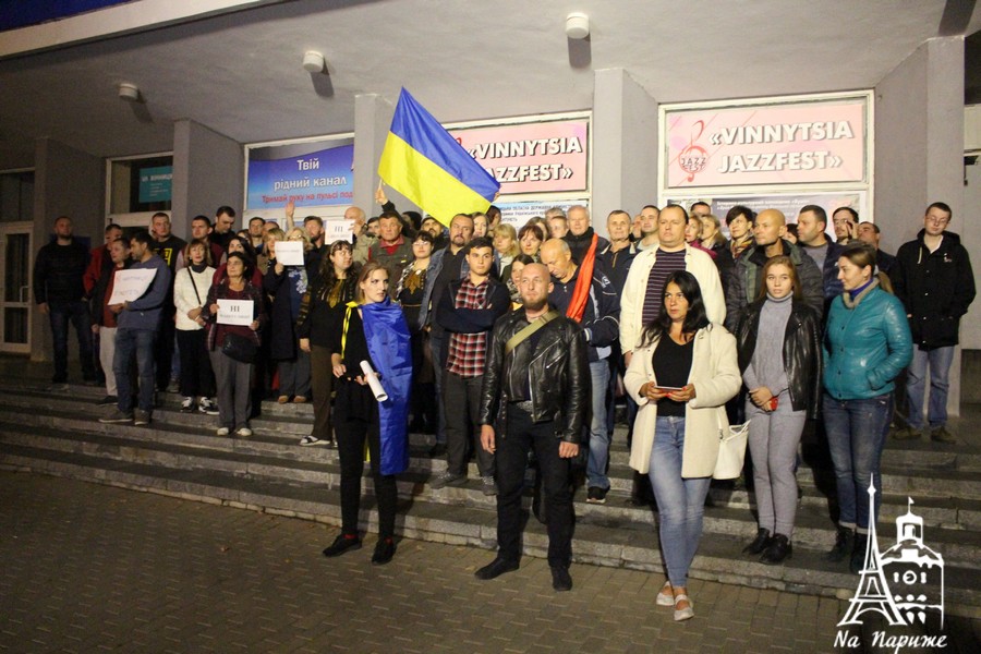 Новини Вінниці / «Ми не мовчазне стадо, якому можна «впарити» «русскій мір» під соусом «просто перестать стрелять»: акцію «Ні капітуляції» у Вінниці оголосили безстроковою (ФОТО, ВІДЕО)