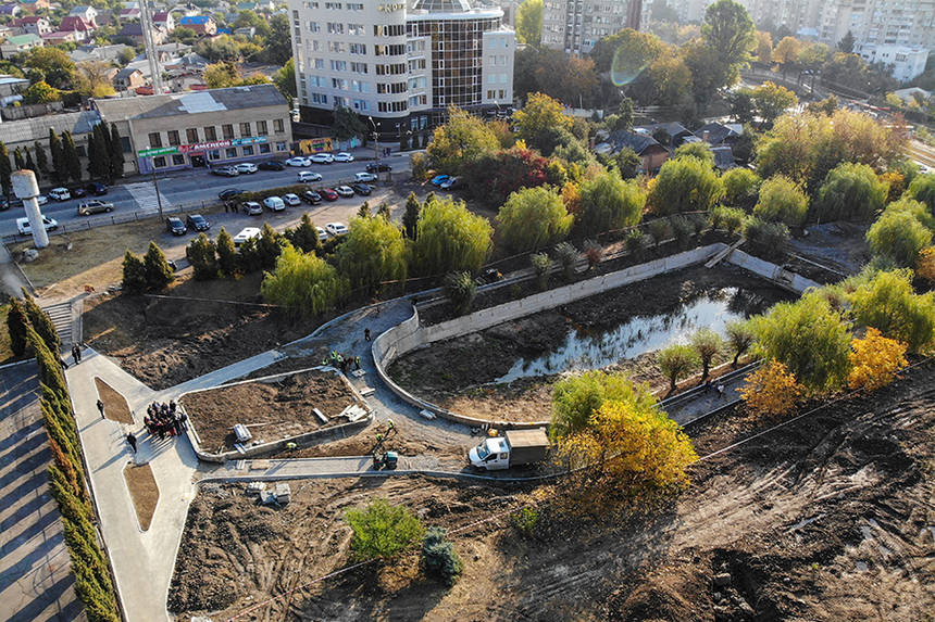 Новини Вінниці /  У Вінниці підходять до завершення роботи по реконструкції зони відпочинку біля озера Миру