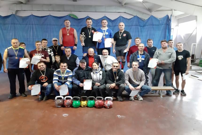 Новини Вінниці / Майор ЗСУ Олексій Кундис з Гнівані 182 рази підняв 32-кілограмову вагу і виграв Кубок Вінниччини з гирьового спорту (ФОТО)