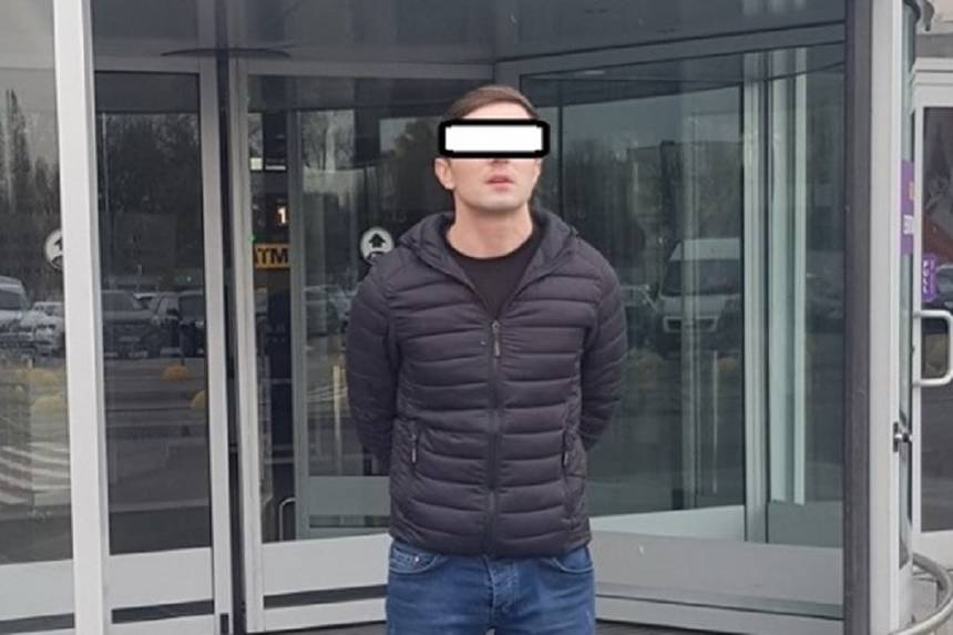 Із Вінниччини депортували на батьківщину громадянина Грузії і заборонили йому 5 років приїжджати в Україну / Новости Винницы и области / Інформаційний портал На Париже Новини Вінниці / Із Вінниччини депортували на батьківщину громадянина Грузії і заборонили йому 5 років приїжджати в Україну