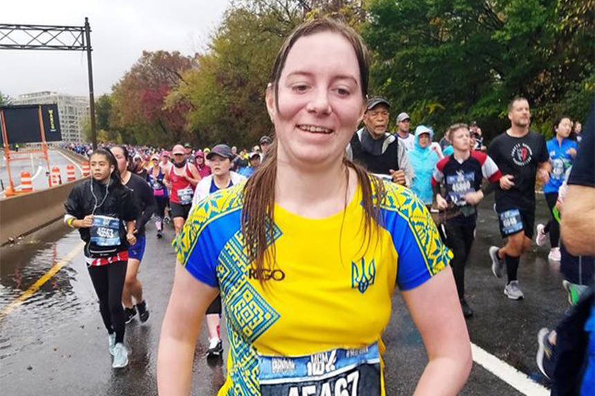 Новини Вінниці / Вінничанка Ольга Бенда стала єдиною дівчиною, яка пробігла Марафон морської піхоти США на протезі