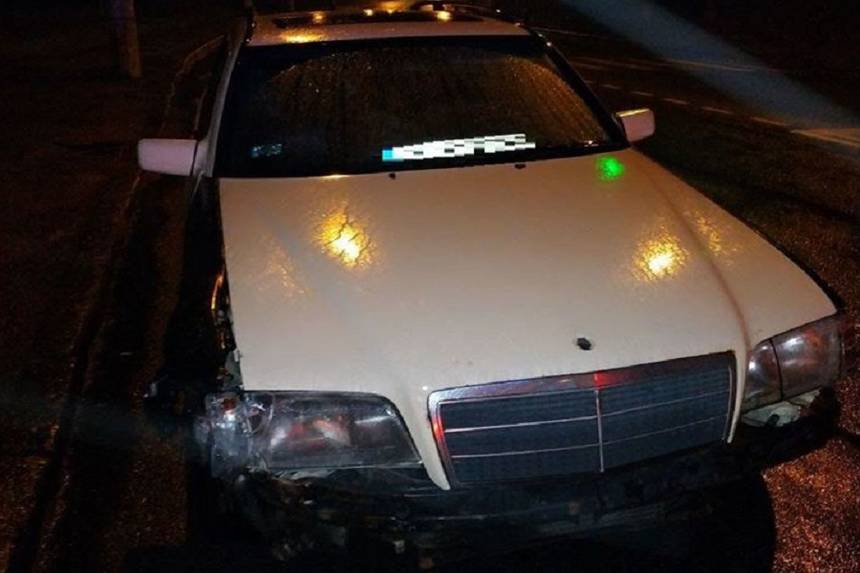 Новини Вінниці / «Безправного» водія Мерседеса зупинили патрульні у Вінниці: їздив вночі під «кайфом» 