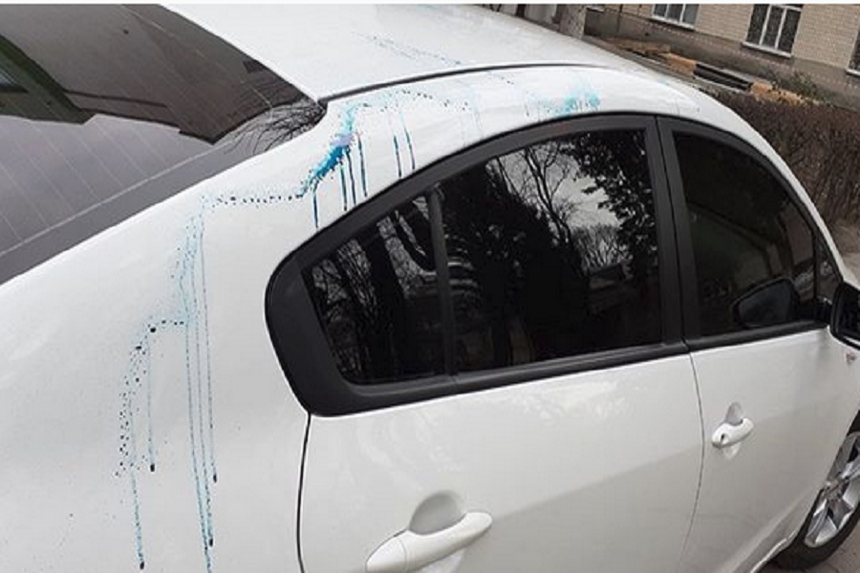 Новини Вінниці / Облили зеленкою, щоб «навчити» паркуватись: як у Вінниці «виховують» водіїв