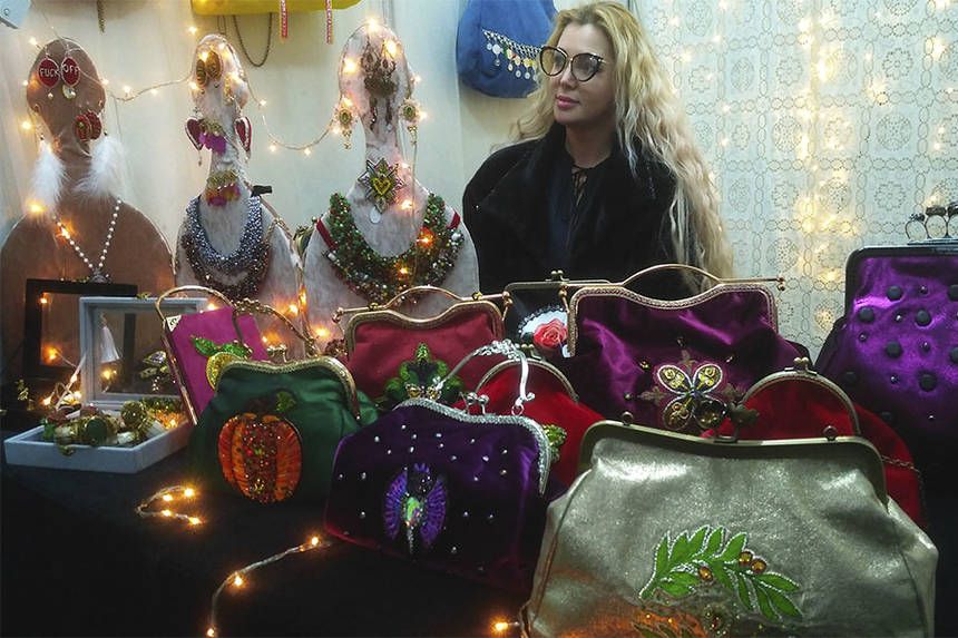 Новини Вінниці / Неповторні сумки з французькою вишивкою у Вінниці: Аліса Алікова створює жіночі аксесуари, які користуються шаленим попитом в Італії (ФОТО)