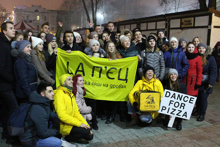 Новини Вінниці / Як у Вінниці 100 доларів шукали? Переможниця ледь не залишилася без призу (ФОТО)