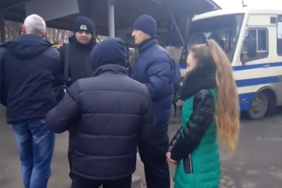 У Вінниці «розбирались» з водієм, який висадив дитину з посвідченням багатодітної родини / Новости Винницы и области / Інформаційний портал На Парижі Новини Вінниці / У Вінниці «розбирались» з водієм, який висадив дитину з посвідченням багатодітної родини