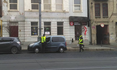 Новини Вінниці / Вінницьким інспекторам з паркування доведеться позапланово замовляти «виховні» листівки: перший тираж майже вичерпано, адже роздавали навіть суддям