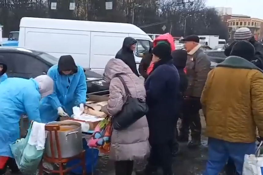 Новини Вінниці / У Вінниці щоп’ятниці годуватимуть безхатченків біля ринку «Урожай» (ВІДЕО)