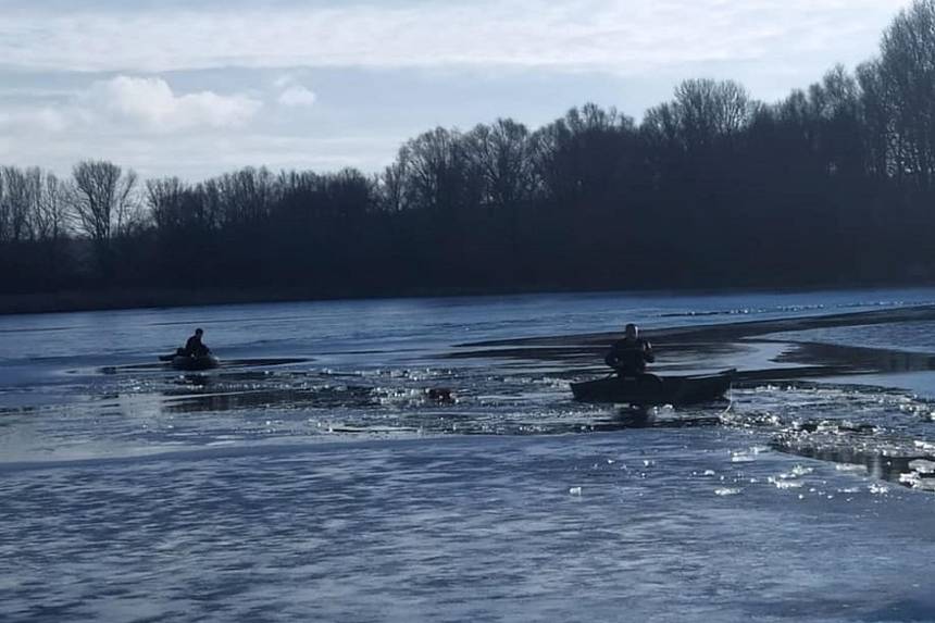 Новини Вінниці / У Тростянці на Вінниччині з крижаної води врятували чоловіка (ФОТО)