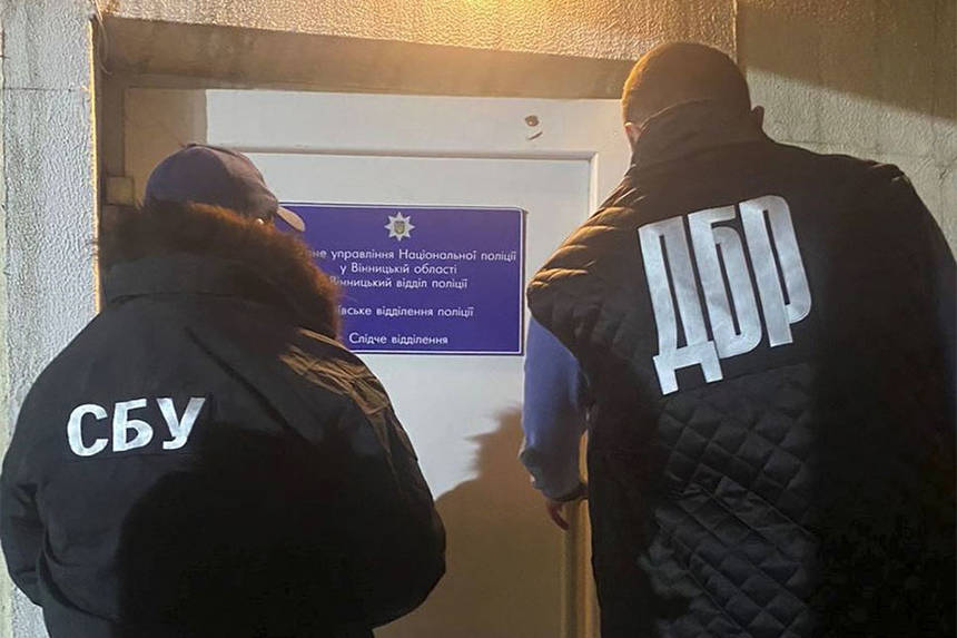 У Вінниці затримали адвоката, якого підозрюють у залученні до «підкупу» слідчого поліції (ФОТО) / Новости Винницы и области / Інформаційний портал На Париже Новини Вінниці / У Вінниці затримали адвоката, якого підозрюють у залученні до «підкупу» слідчого поліції (ФОТО)