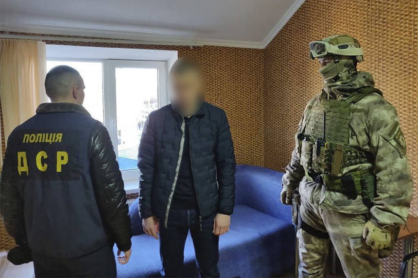 Новини Вінниці / Хабар у сто тисяч: у Гнівані на Вінниччині затримали депутата міськради та його «спільників» (ФОТО)