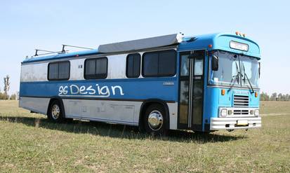 Новини Вінниці / Вінничанин продає незвичайний автобус – «Синій птах»