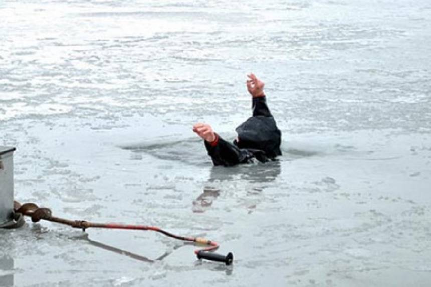 Новини Вінниці / Двоє вінничан провалились під кригу на Львівщині: один помер дорогою до лікарні