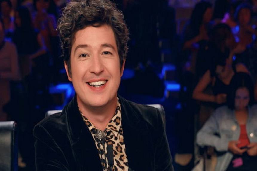 Новини Вінниці / Pianoбой пішов в народ: в селі Пашківка музикант зняв серіал з коровою