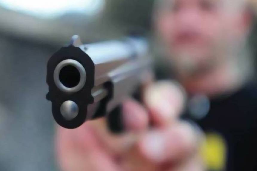 Новини Вінниці / У селі на Вінниччині поліцейському довелось пострілом вгамовувати п’яного дебошира