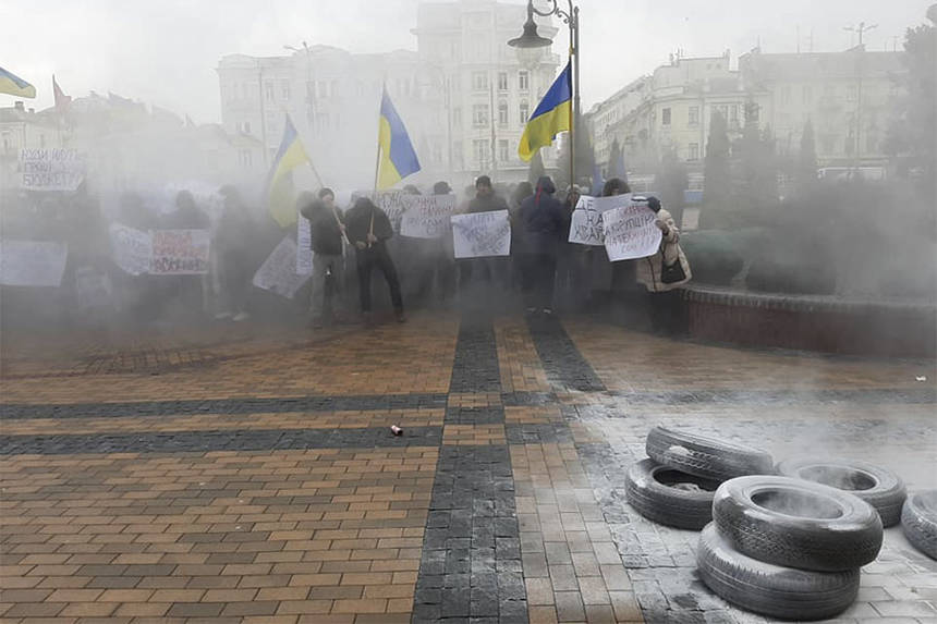 Новини Вінниці / У Вінниці спортсменів у масках залучили до мітингу «проти корупції». Нардеп Пашковський пояснив, що запрошував усіх 