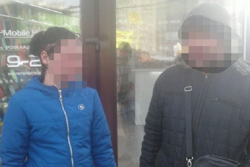 Новини Вінниці / Вінничанина з подругою затримали за розбійний напад на квартиру в Києві (ФОТО)