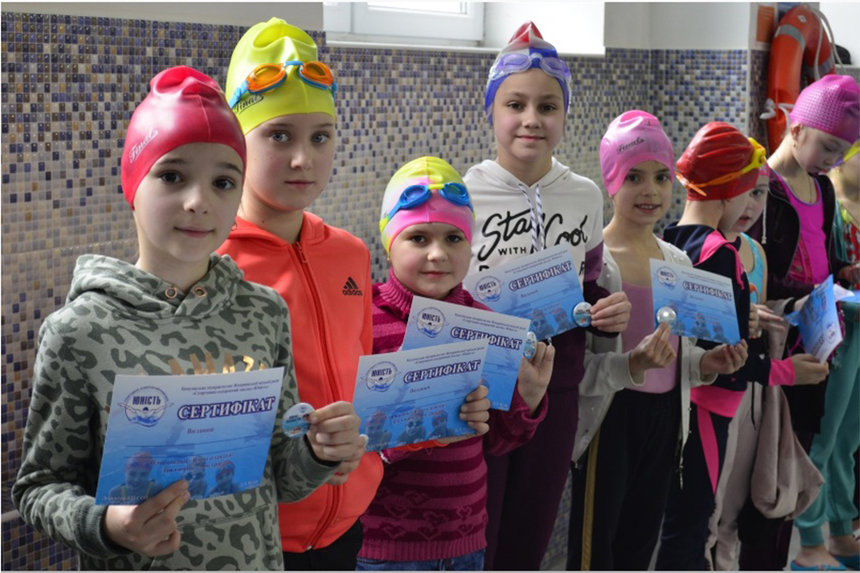 Новини Вінниці / У Жмеринці провели перші змагання з плавання (ФОТО)