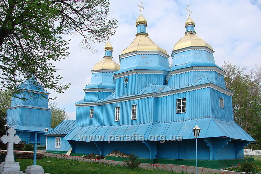 Новини Вінниці / На Вінниччині віряни Московського патріархату знесли 300-літню козацьку церкву (ФОТО)