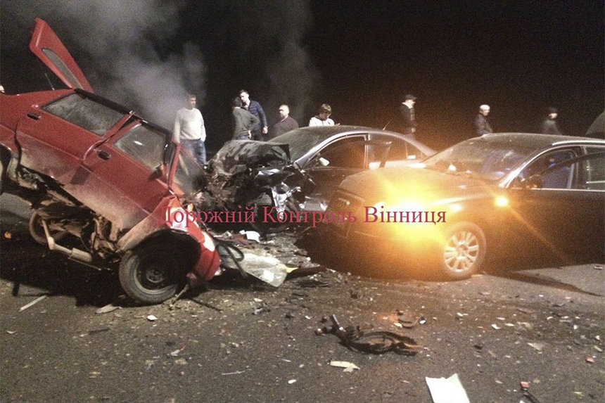 Новини Вінниці / Моторошна ДТП на Вінниччині: в результаті лобового зіткнення загинув водій, а ще дві людини травмовані (ФОТО)