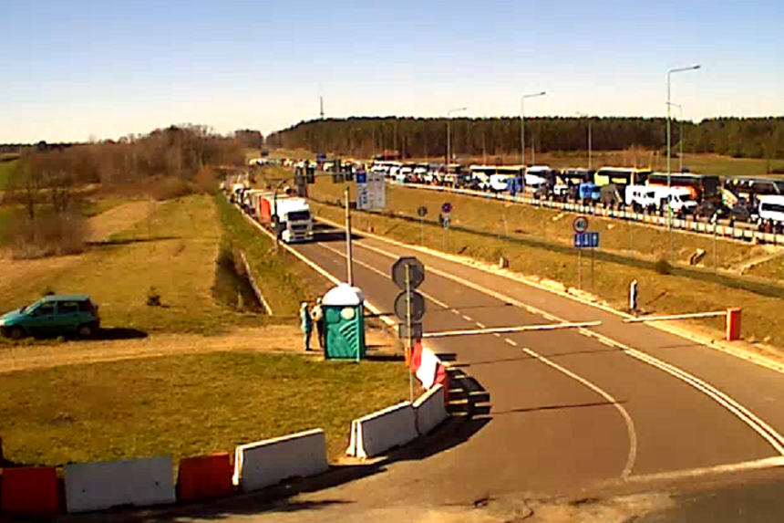 Новини Вінниці / Українські заробітчани ввечері "застрягли" в Польщі: через кордон не пропускали вінницькі автобуси 