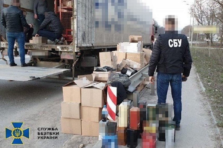 Новини Вінниці / Вантажівку з двома тоннами "лівого" алкоголю зупинили на Вінниччині правоохоронці 