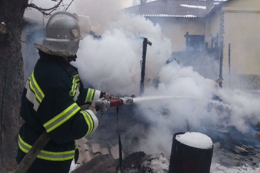 Новини Вінниці / Більше години в селі на Вінниччині ліквідовували пожежу в приватній садибі