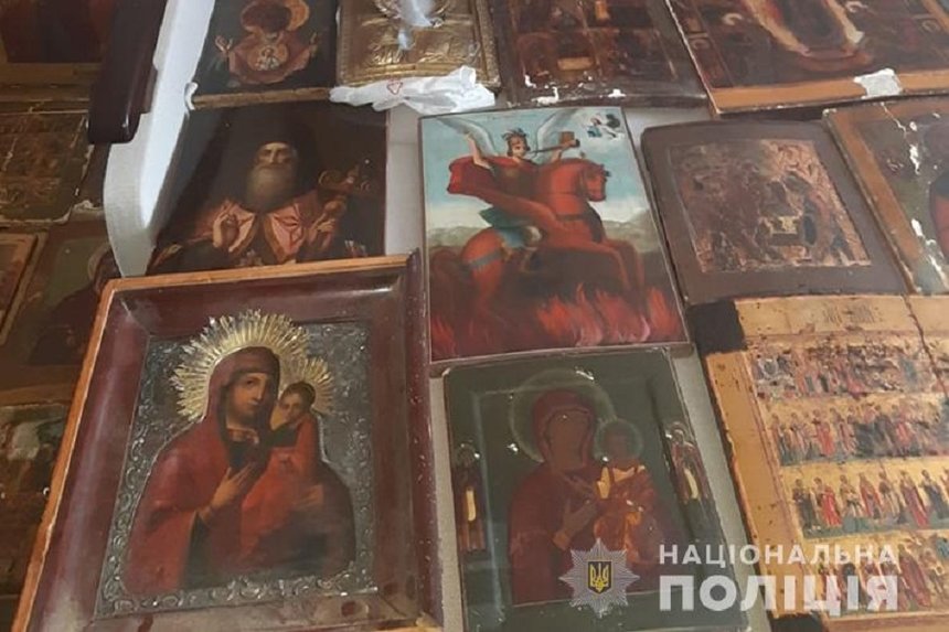 Новини Вінниці / Після крадіжки трьох ікон з храму на Вінниччині оперативники затримали банду, що обкрадала церкви й монастирі по всій Україні (ФОТО)