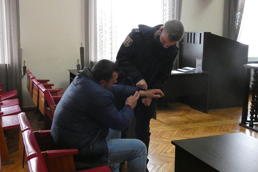 Новини Вінниці / У Вінниці в залі суду взяли під варту підозрюваного у розбої