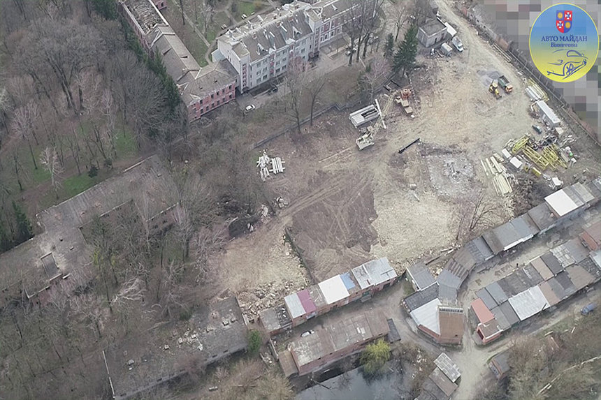 У Вінниці сторічне кладовище перетворять на територію багатоповерхівок. Які таємниці ховаються під землею? (ВІДЕО) / Новости Винницы и области / Інформаційний портал На Париже Новини Вінниці / У Вінниці сторічне кладовище перетворять на територію багатоповерхівок. Які таємниці ховаються під землею? (ВІДЕО)