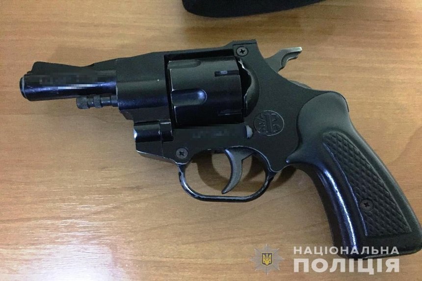 Новини Вінниці / Озброєних злодіїв-гастролерів з Молдови затримали на об'їзній у Вінниці: один з молодиків перебував у міжнародному розшуку (ФОТО)