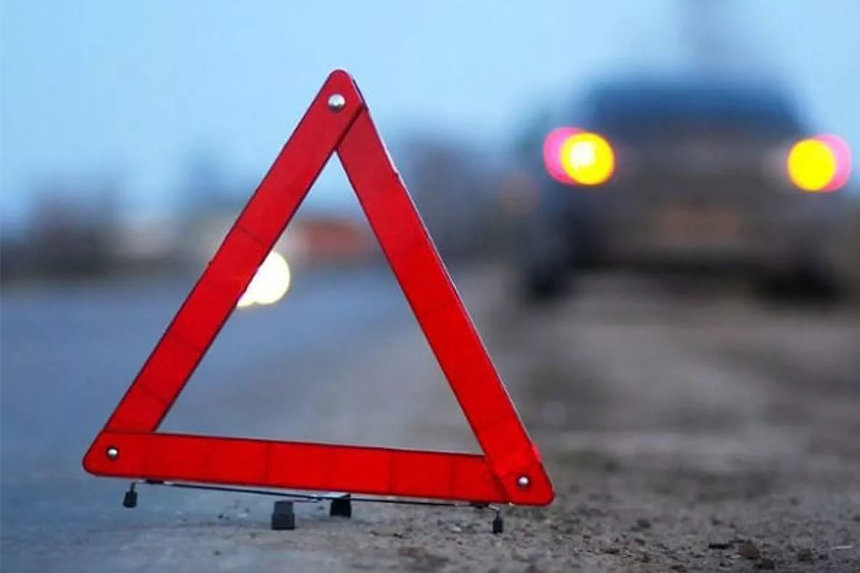 ДТП у Вінниці: після зіткнення з легковиком вантажівка в’їхала у бетонну опору / Новости Винницы и области / Інформаційний портал На Париже Новини Вінниці / ДТП у Вінниці: після зіткнення з легковиком вантажівка в’їхала у бетонну опору