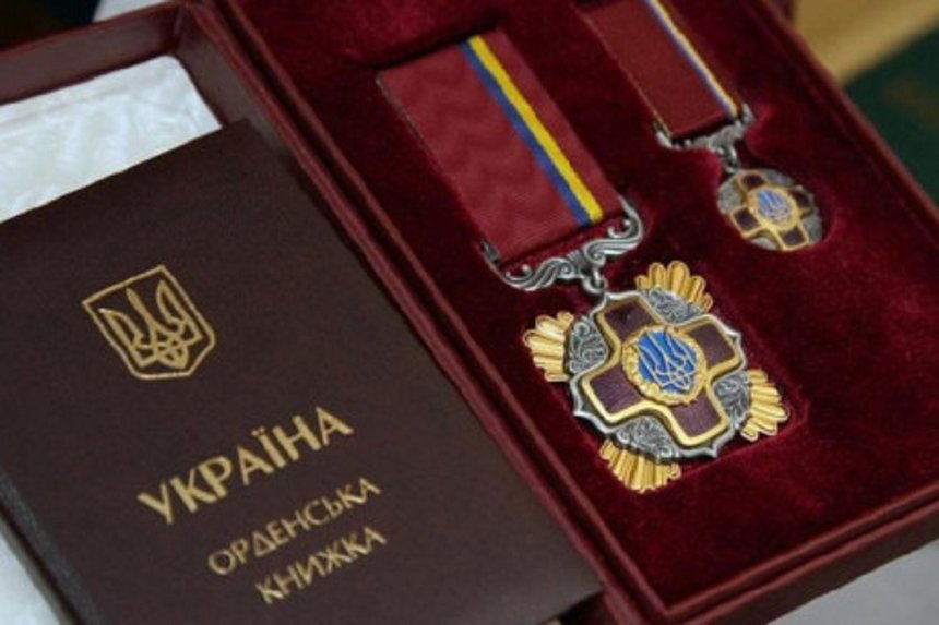 Новини Вінниці / Три ордени і два почесних звання: до Дня Конституції президент відзначив державними нагородами п'ятьох вінничан