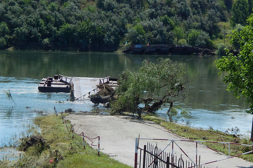 Новини Вінниці / Вінниччина залишилася без поромної переправи з Молдовою через «ДТП» на Дністрі та повноводдя (ФОТО)