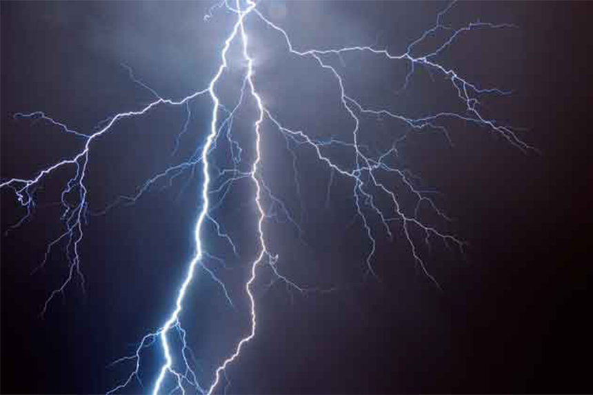 Новини Вінниці / Через блискавки на Вінниччині пожежі виникли у двох будівлях