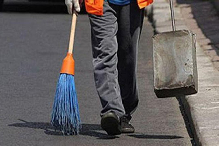 Новини Вінниці / Гуманізм від судді: у Вінниці за насильство над батьком обвинуваченого покарали роботою з мітлою 