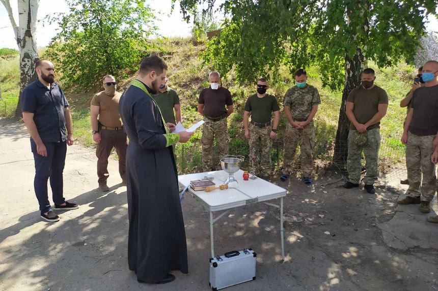 Новини Вінниці / Представники Вінницько-Барської єпархії ПЦУ поїхали з гуманітарною та духовною місією у зону бойових дій (ФОТО)