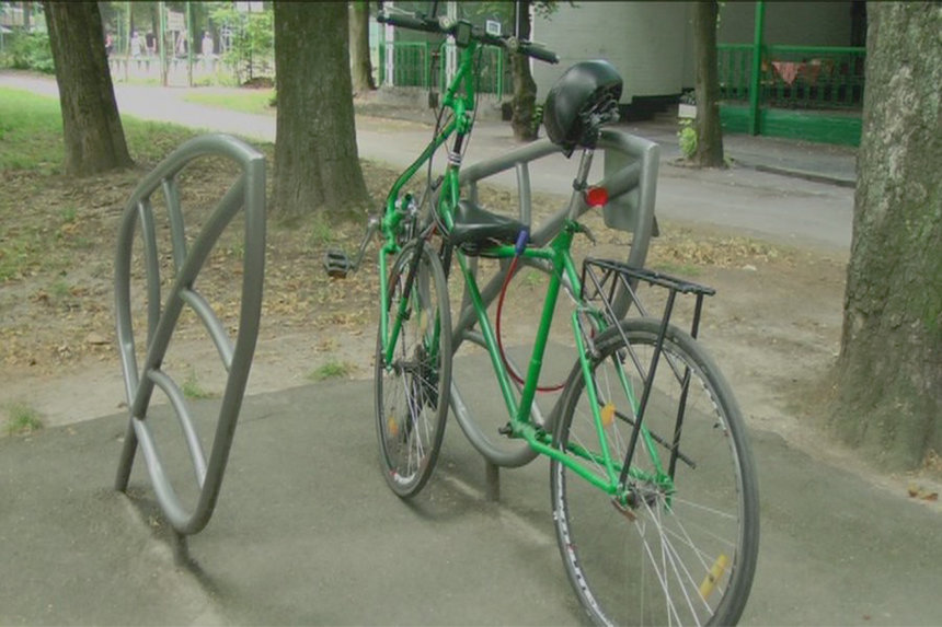 Новини Вінниці / Вінничанин власноруч змайстрував собі "лежачий" велосипед (ВІДЕО)