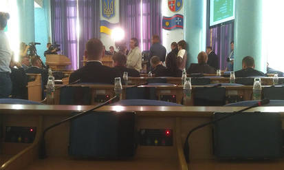 Новини Вінниці / Атака хлором: перед сесією Вінницької облради приміщення продезінфікували так, що депутати ледь не знепритомніли