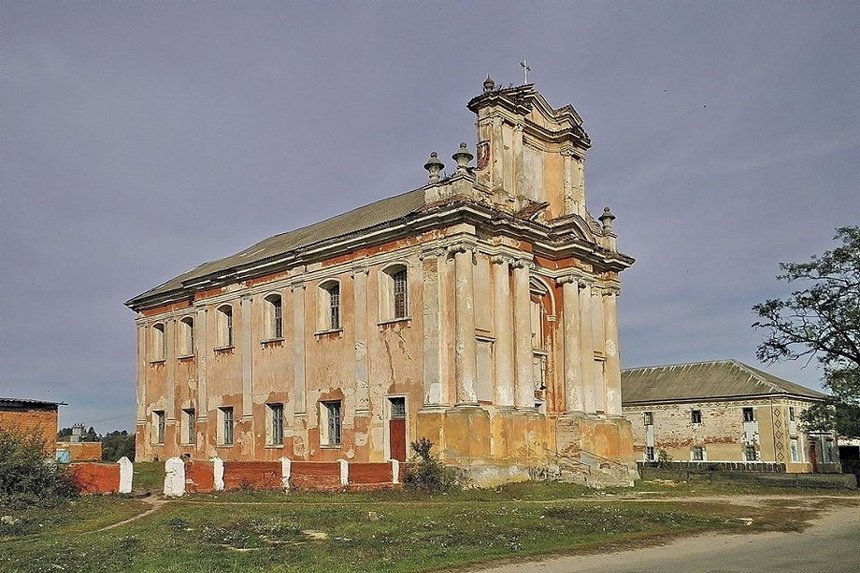 Новини Вінниці / На Вінниччині костел віддадуть клірикам, а монастир залишать селу