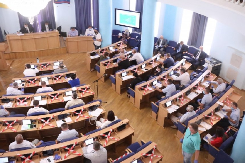 Новини Вінниці / Вінницька облрада додала роботи президенту, уряду та парламенту: депутати "оптом" відправили до Києва 17 звернень 